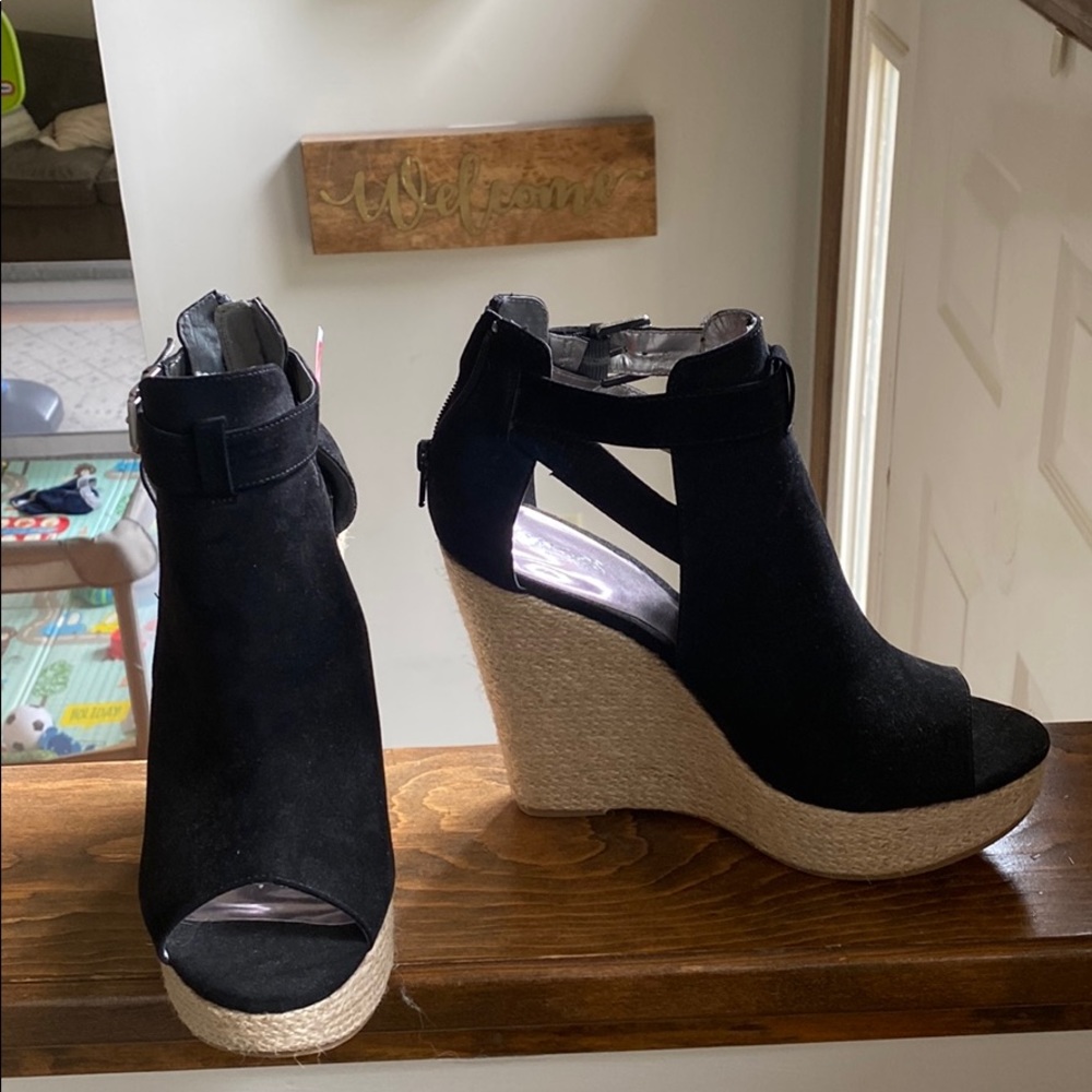 NWT Carlos Santana black wedge peep toe